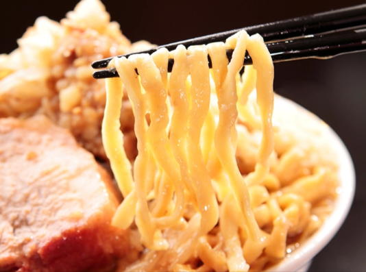 ラーメンもみじ屋の二郎インスパイアをネット通販で-宅麺-com-05-08-2026_10_11_PM